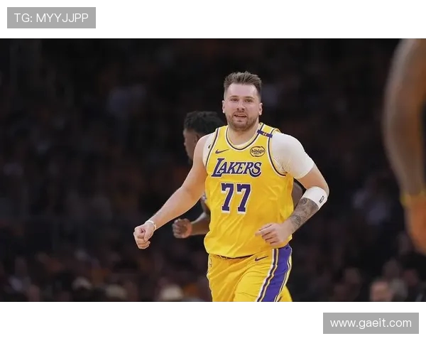 东契奇生涯总得分突破14437分超越哈里森巴恩斯跻身现役得分榜第32位