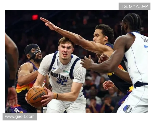 太阳队狂潮来袭科菲三分如雨领先独行侠30分震撼全场